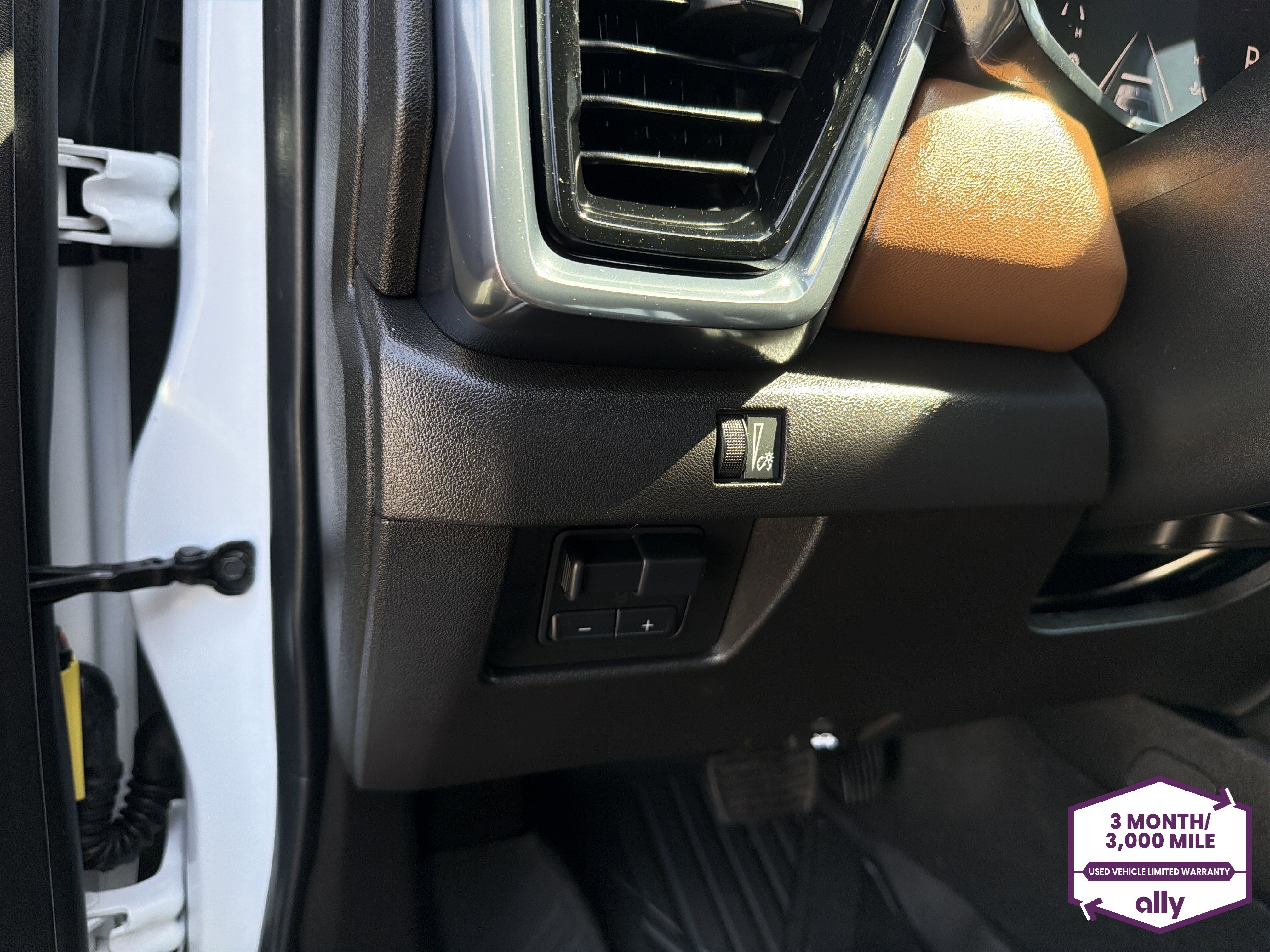 Used 2024 GMC Canyon AT4 w/ LPO, Off Road Lift Package AWD/4WD image 16