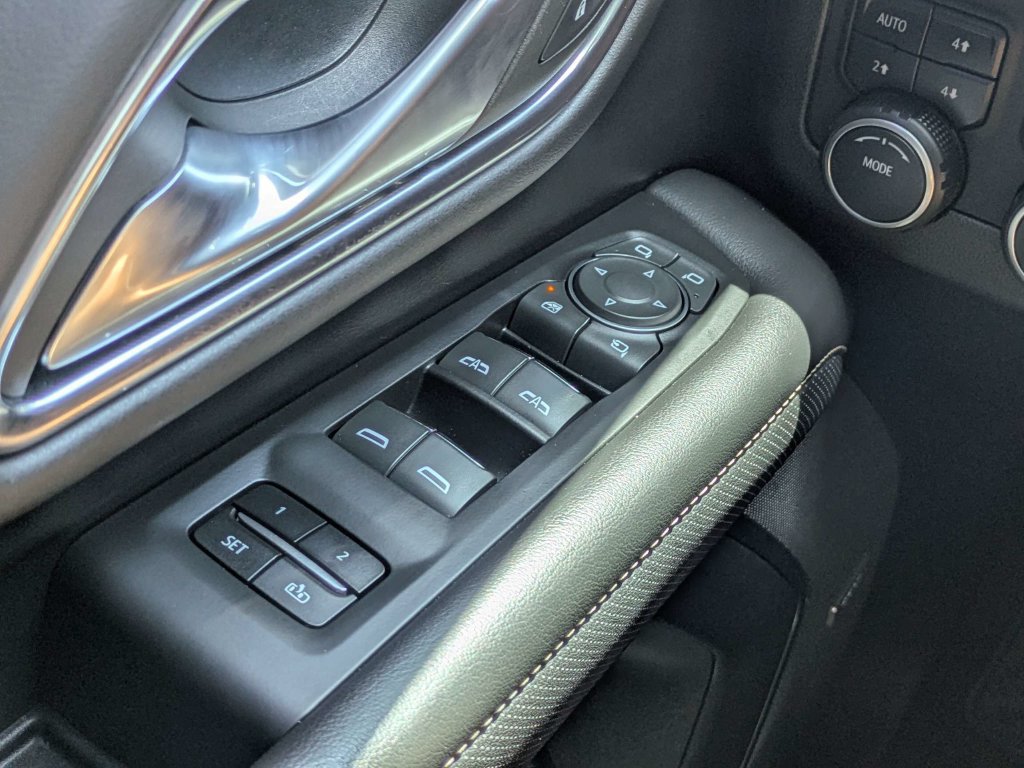 Used 2023 Chevrolet Tahoe Premier AWD/4WD image 30