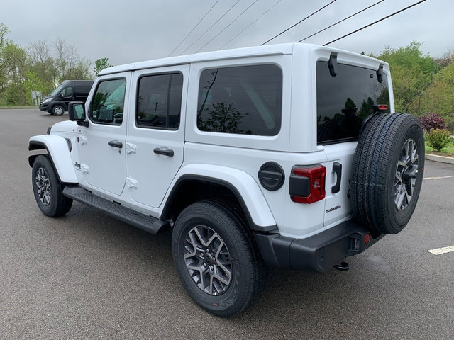 New 2026 Jeep Wrangler Unlimited Sahara w/ Safety Group AWD/4WD image 3