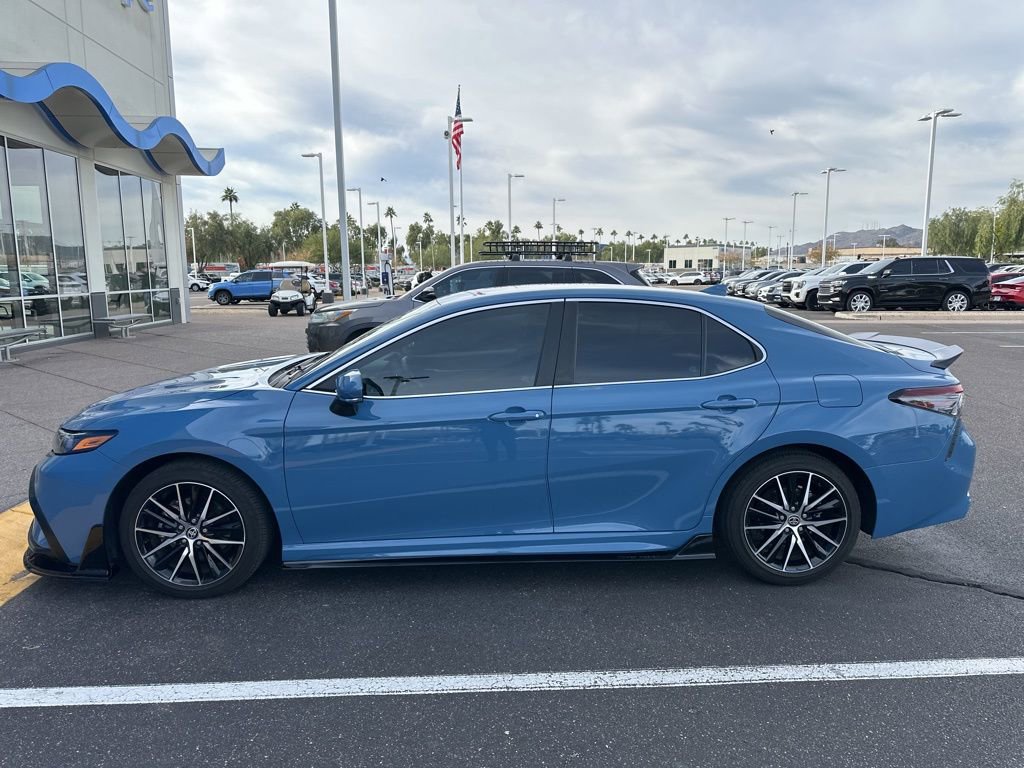 Used 2023 Toyota Camry SE image 2