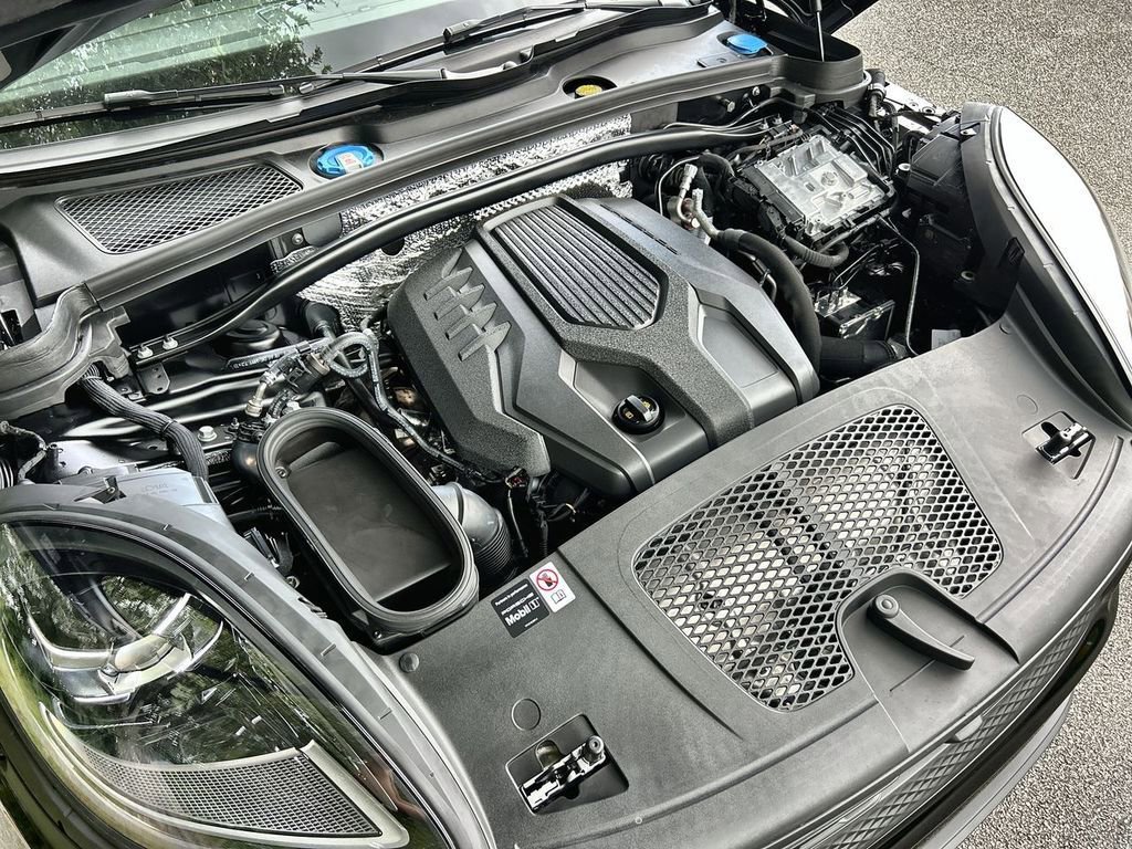 Certified 2026 Porsche Macan AWD/4WD image 22