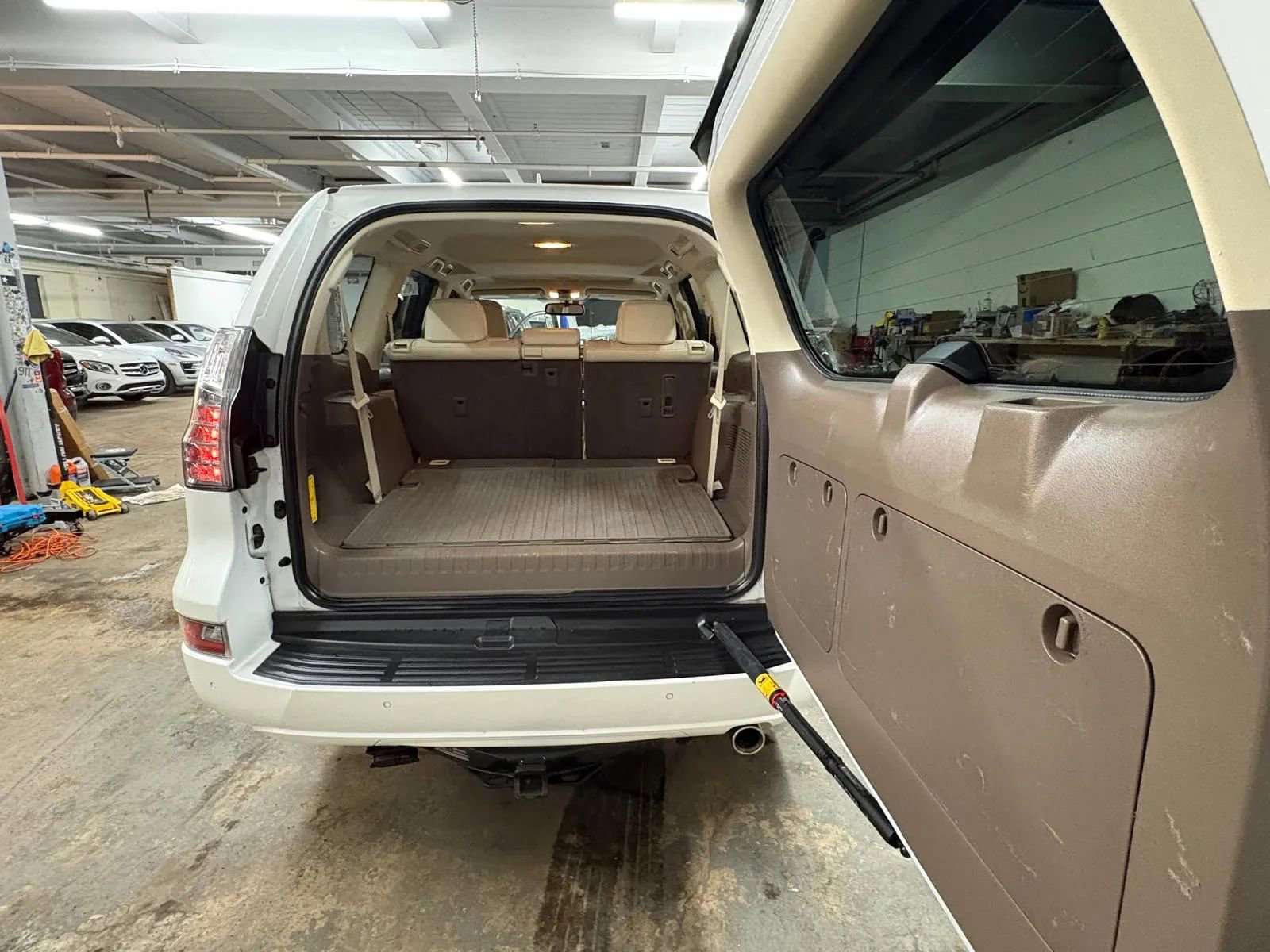 Used 2016 Lexus GX 460 w/ Premium Package image 10