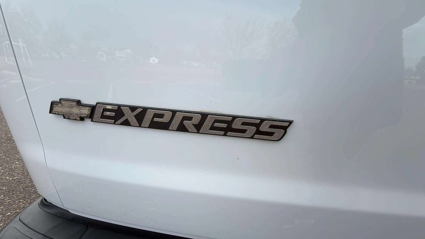 Used 2018 Chevrolet Express 2500 LS w/ Driver Convenience Package RWD image 17