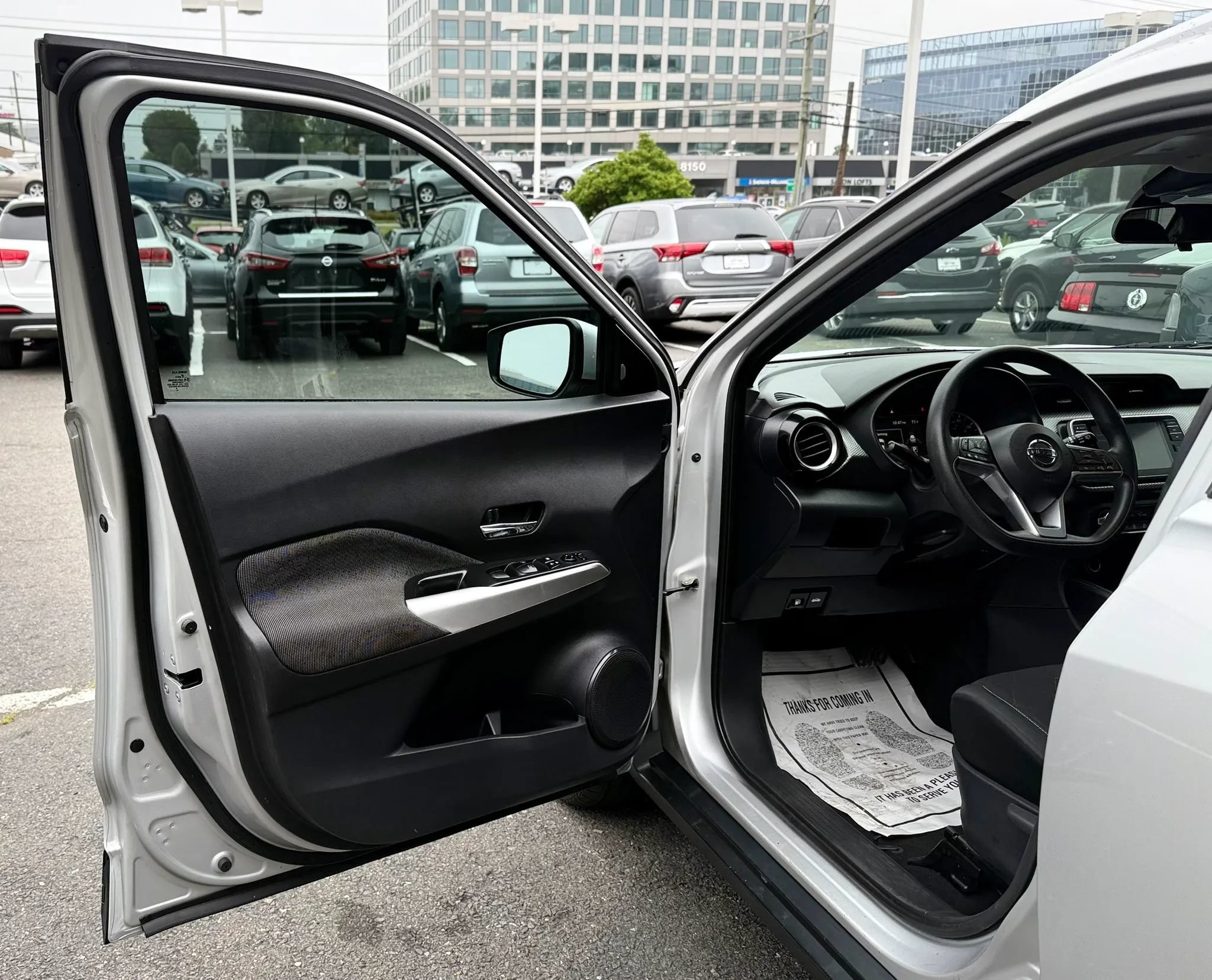 Used 2020 Nissan Kicks SV FWD image 9