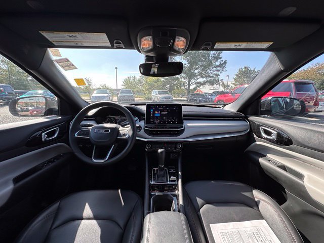Used 2023 Jeep Compass Limited AWD/4WD image 2