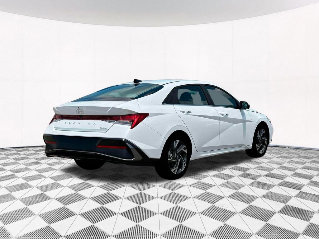 Used 2025 Hyundai Elantra Limited image 9