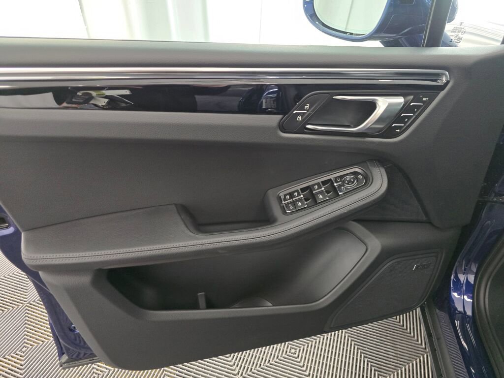 New 2026 Porsche Macan image 29