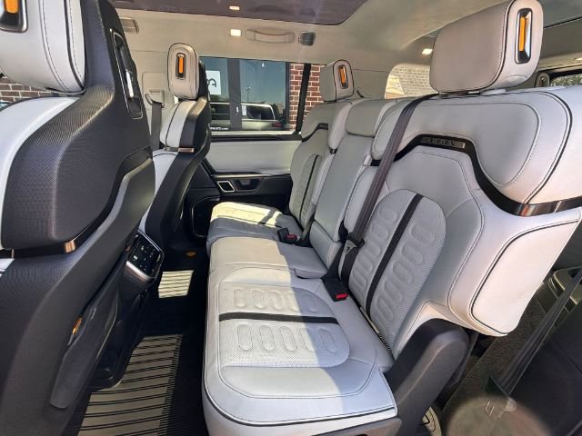 Used 2024 Rivian R1S Adventure image 33