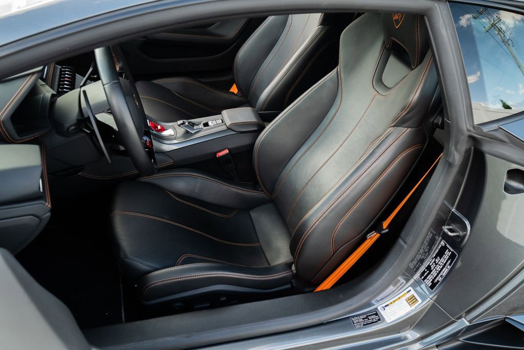 Used 2021 Lamborghini Huracan EVO image 14