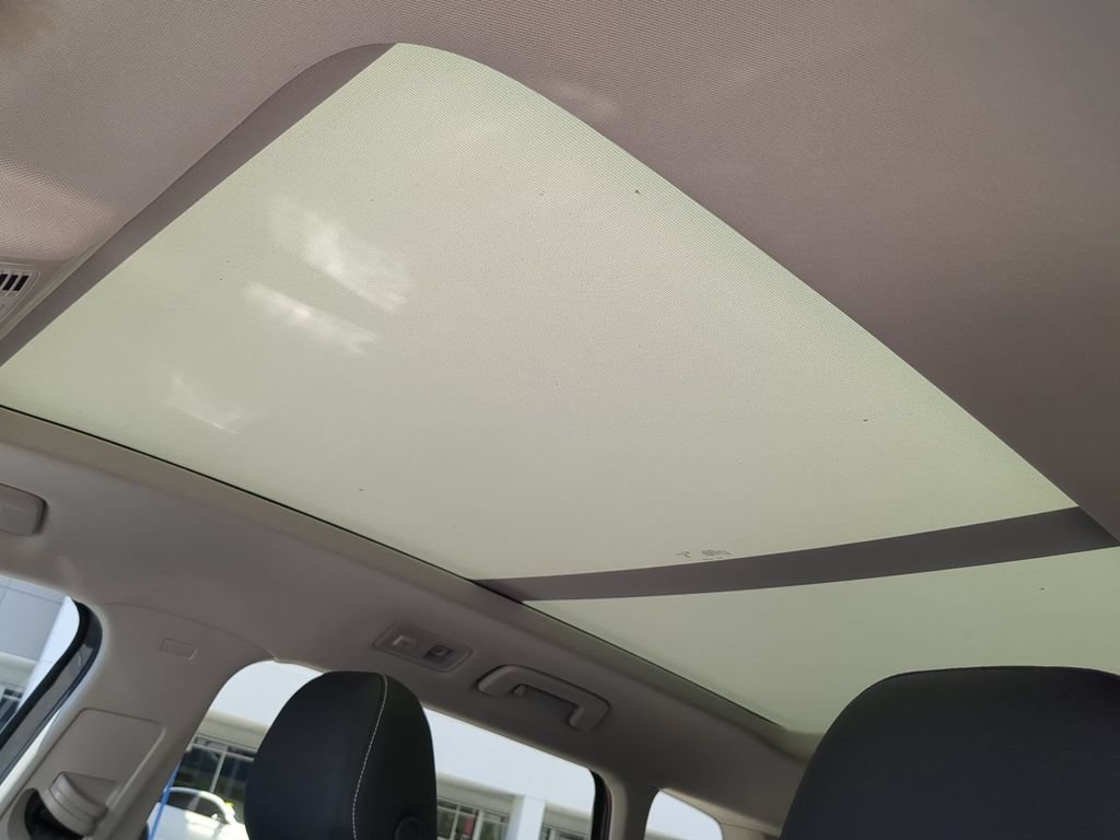 Certified 2023 Volkswagen Taos SE w/ Panoramic Sunroof Package FWD image 22