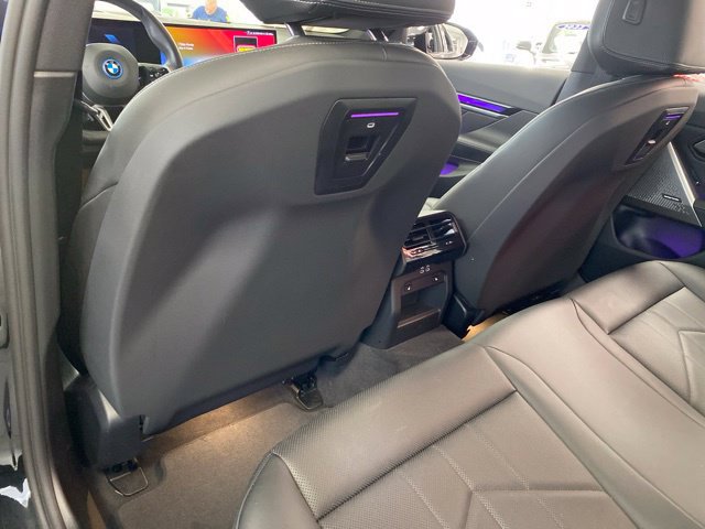 Used 2025 BMW i5 xDrive40 w/ M Sport Package AWD/4WD image 31