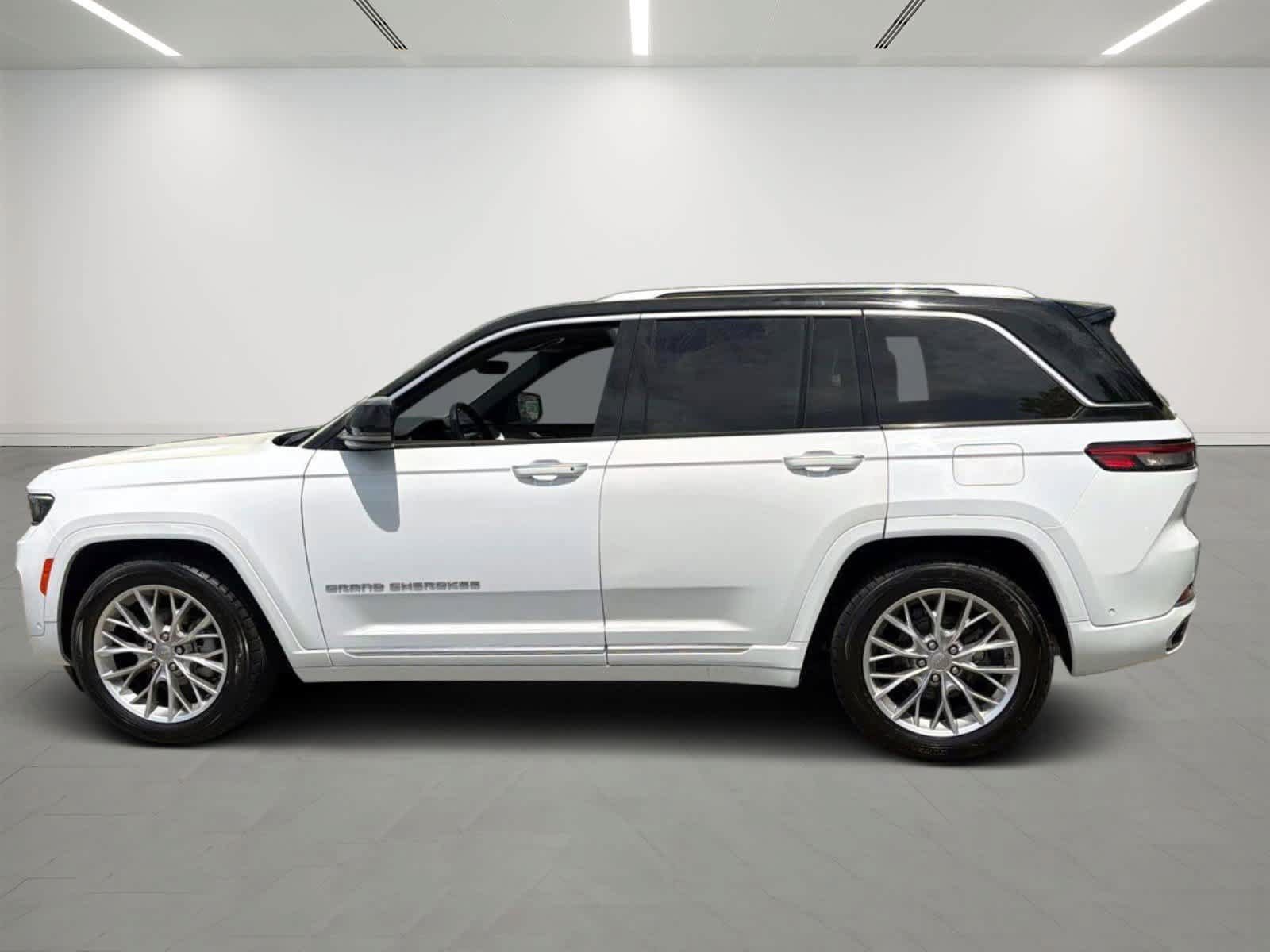 Used 2024 Jeep Grand Cherokee Summit AWD/4WD image 2