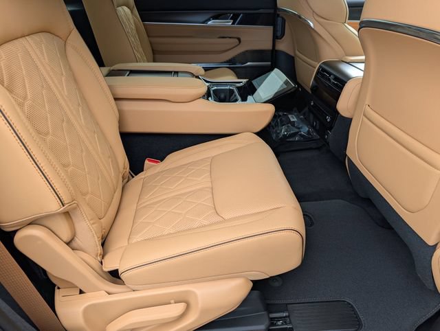 New 2026 Jeep Grand Wagoneer Summit AWD/4WD image 30