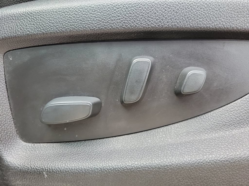 Used 2018 Chevrolet Suburban Premier AWD/4WD image 20