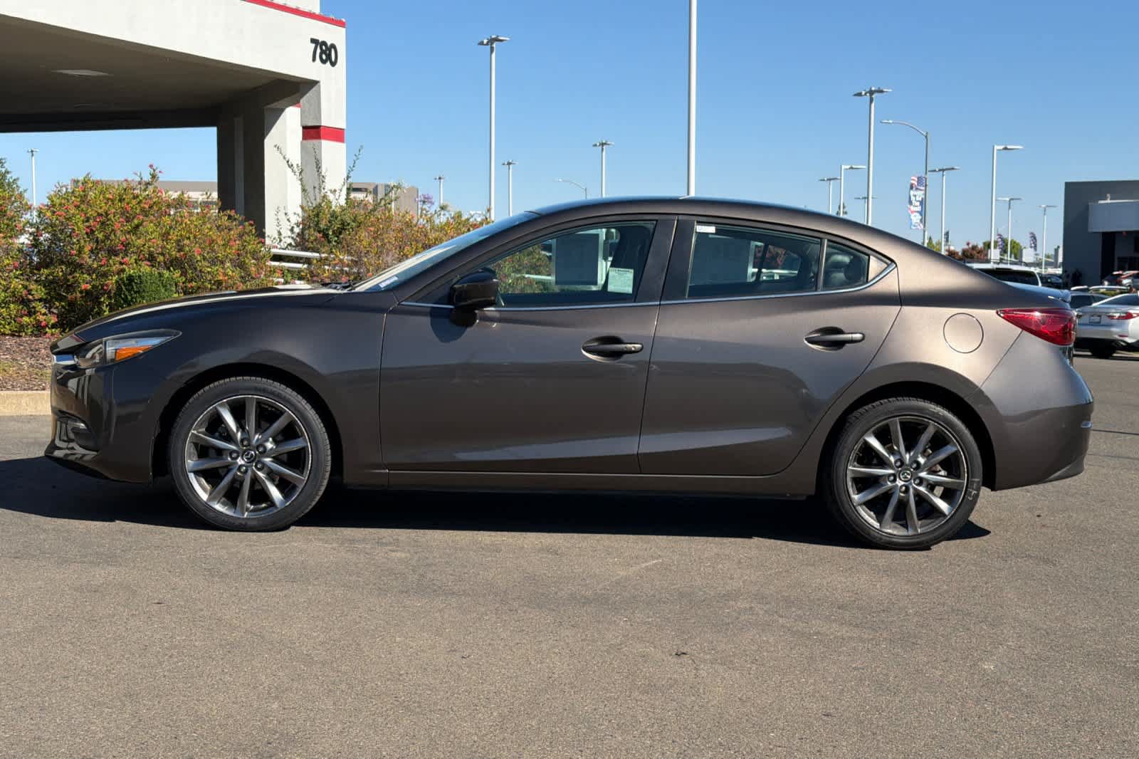 Used 2018 MAZDA MAZDA3 Touring FWD image 9
