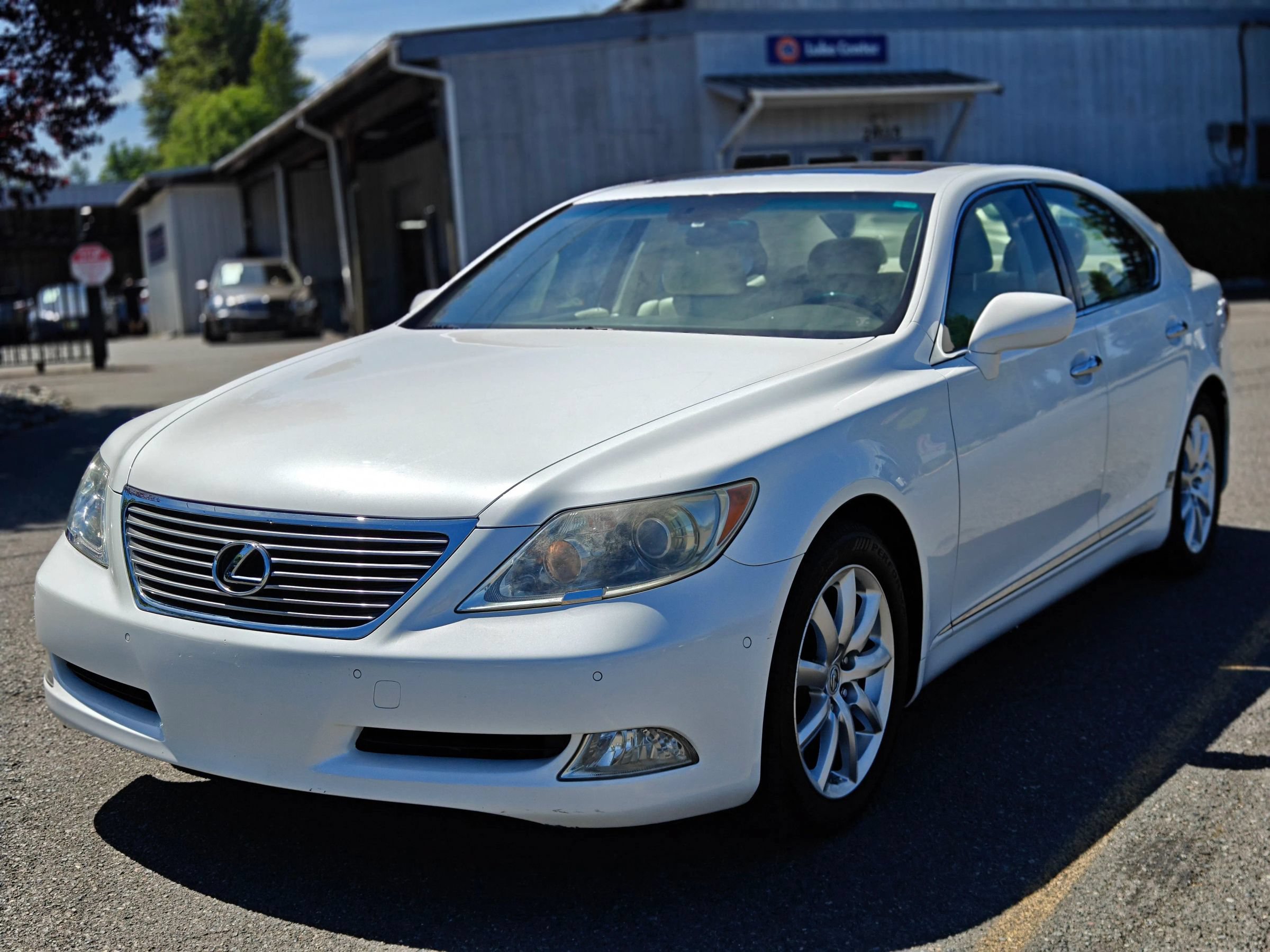 Used 2007 Lexus LS 460 w/ Comfort Pkg RWD image 3