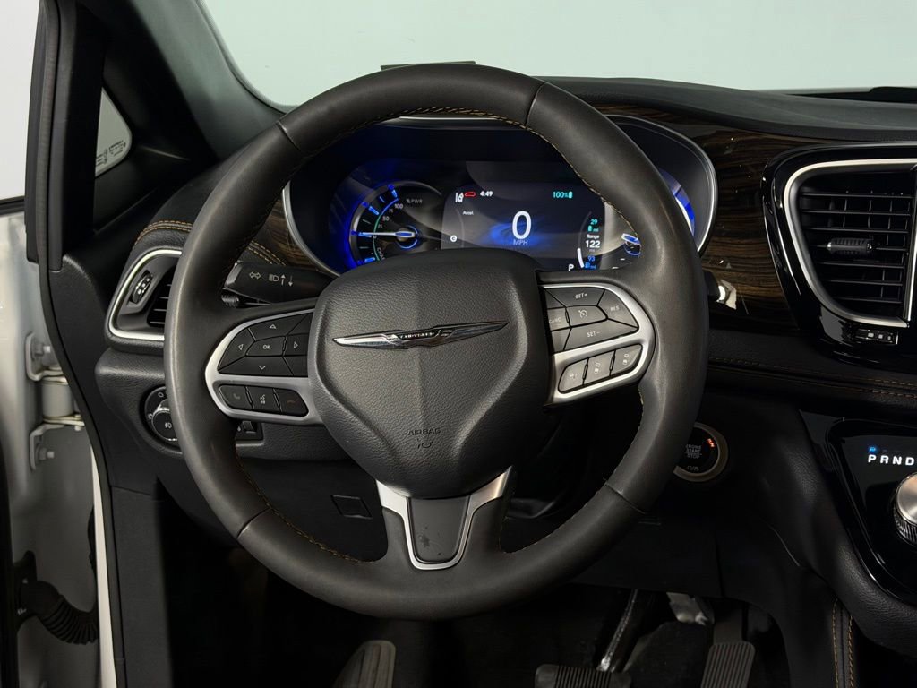 Used 2023 Chrysler Pacifica Pinnacle FWD image 23