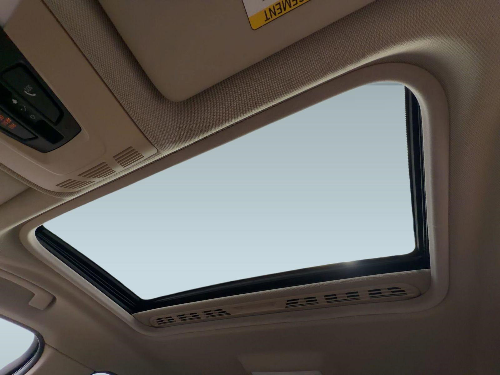 Used 2017 BMW 320i xDrive Sedan image 16