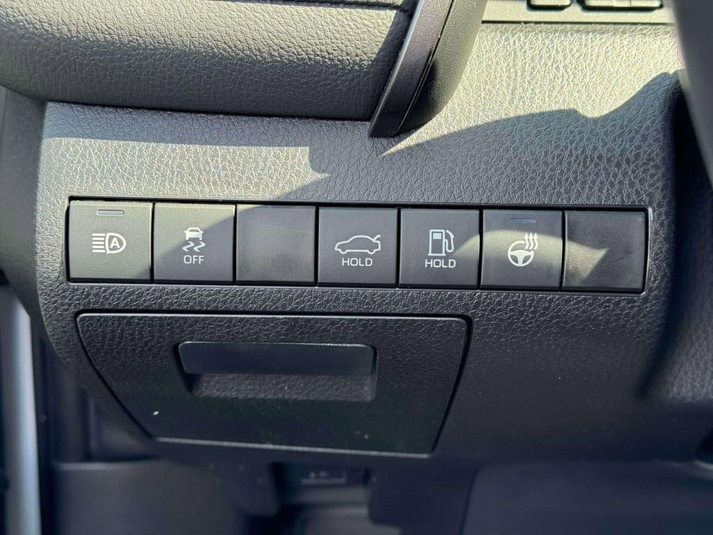Used 2024 Toyota Camry SE w/ Cold Weather Package FWD image 21