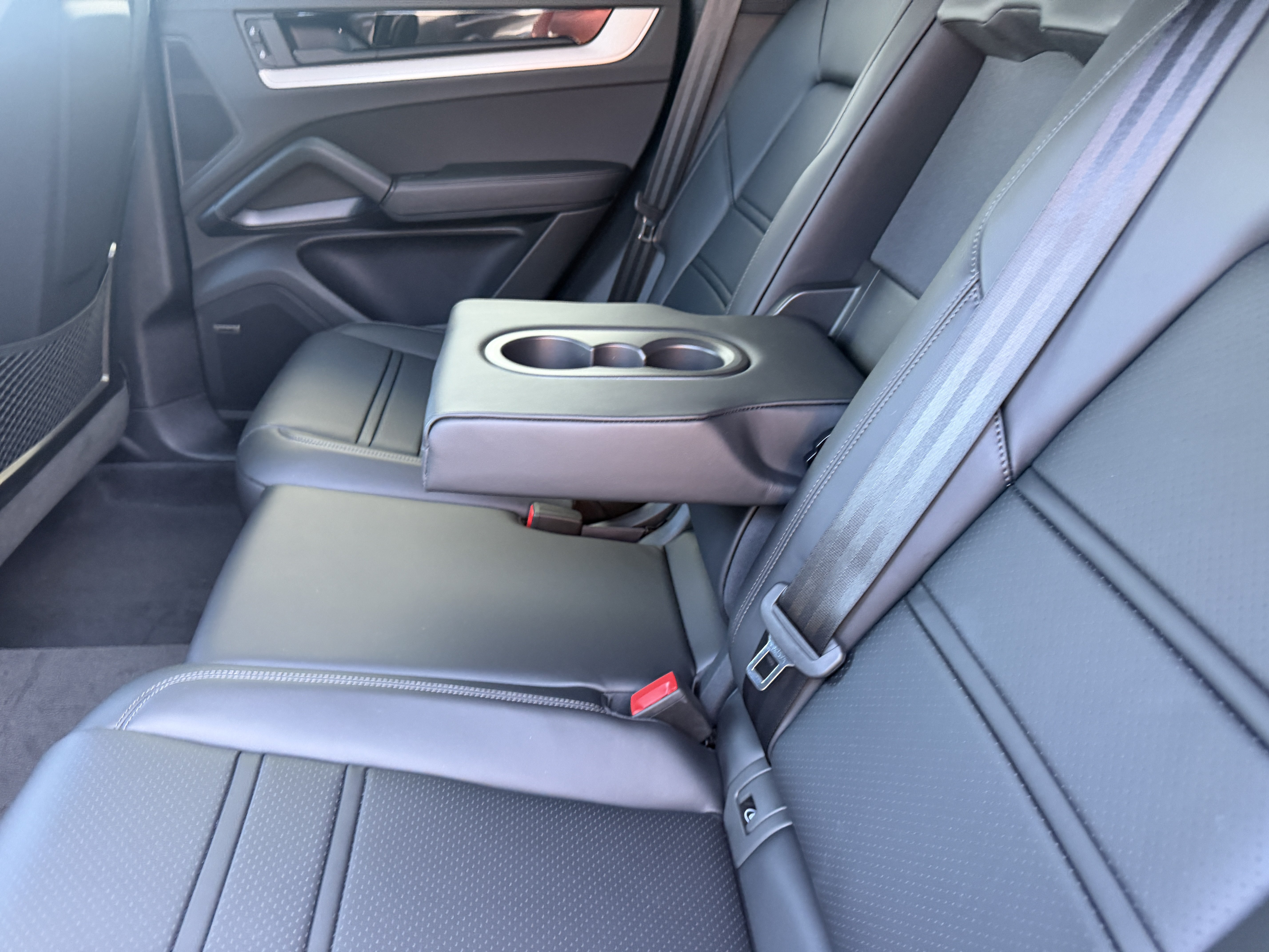 New 2026 Porsche Cayenne Coupe AWD/4WD image 20