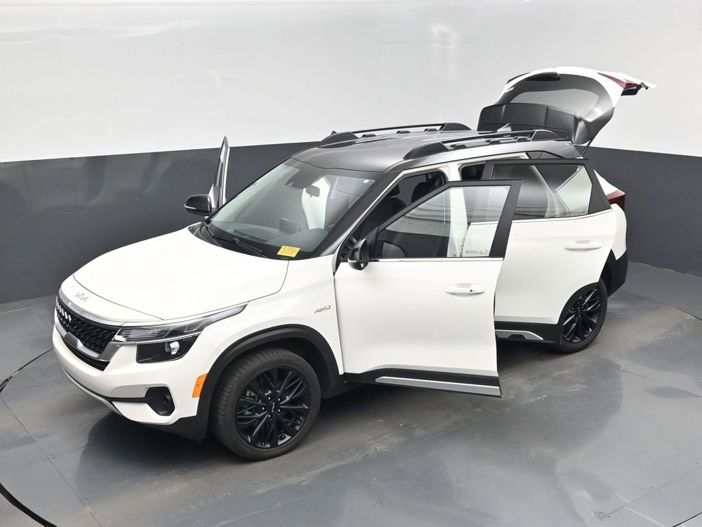 Used 2022 Kia Seltos Nightfall Edition image 29