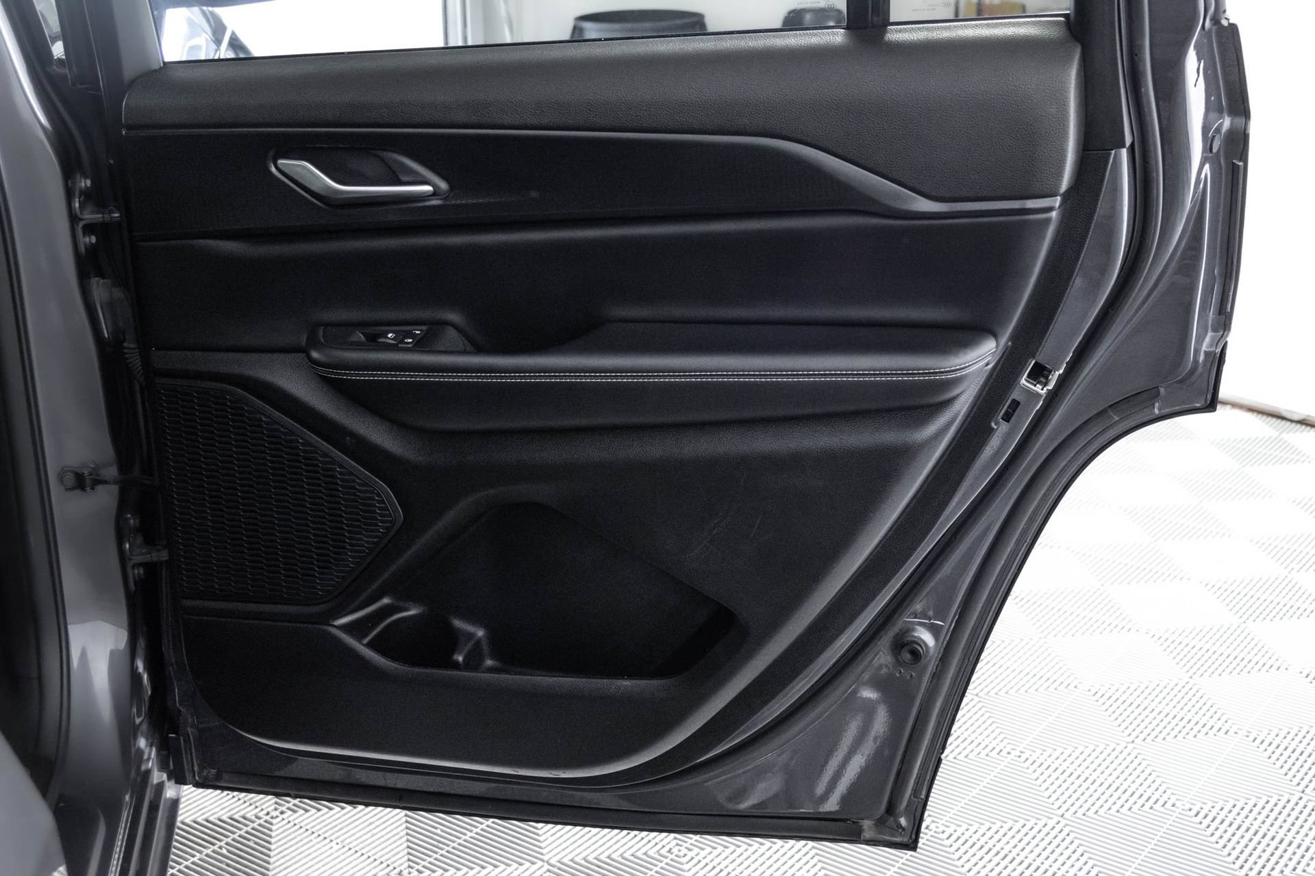 Used 2023 Jeep Grand Cherokee L Laredo AWD/4WD image 37