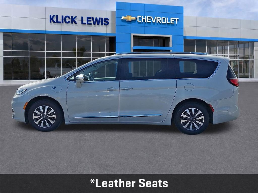 Used 2021 Chrysler Pacifica Limited w/ Uconnect Theater Family Group FWD image 4