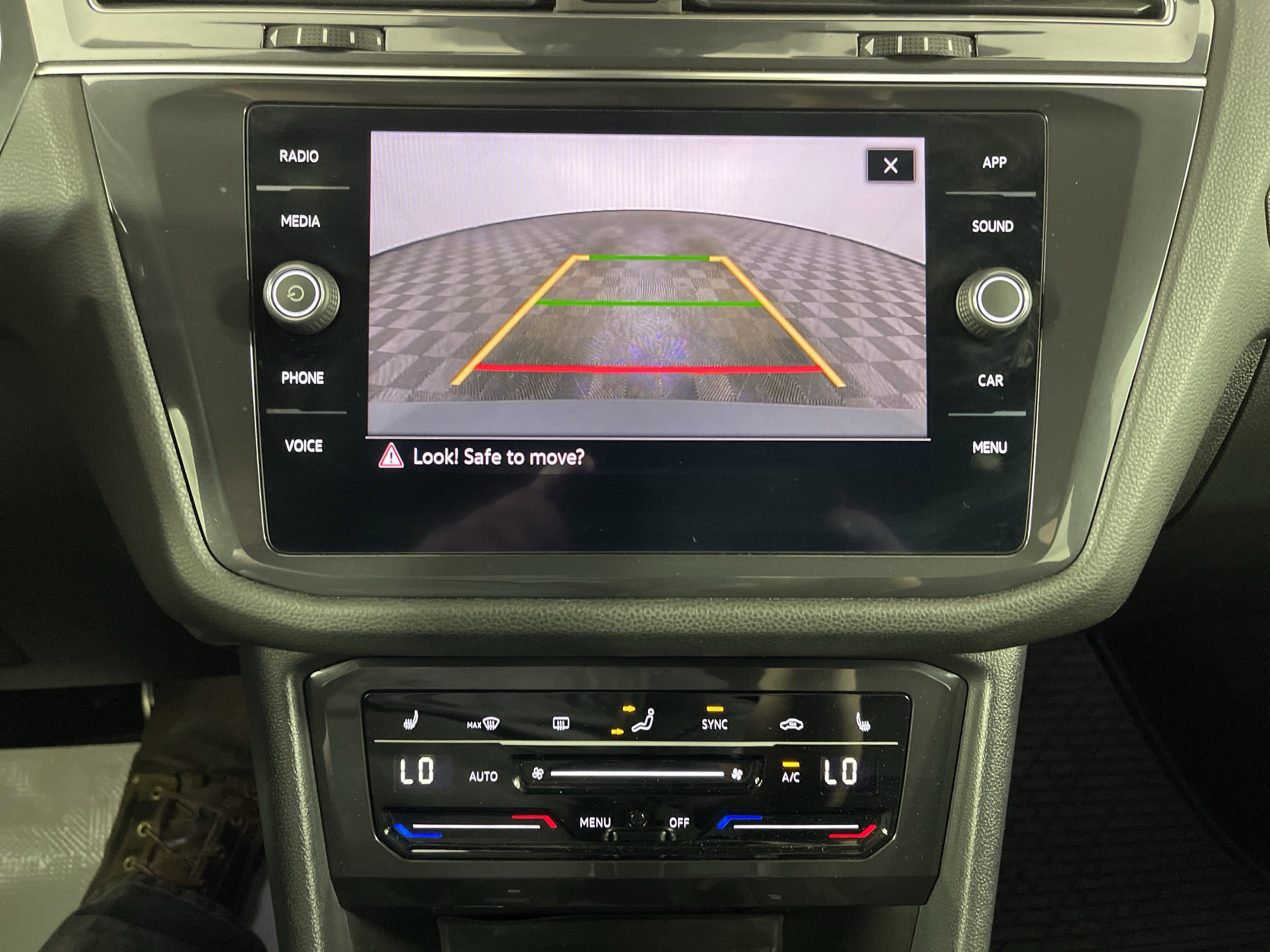 Used 2022 Volkswagen Tiguan SE R-Line image 24