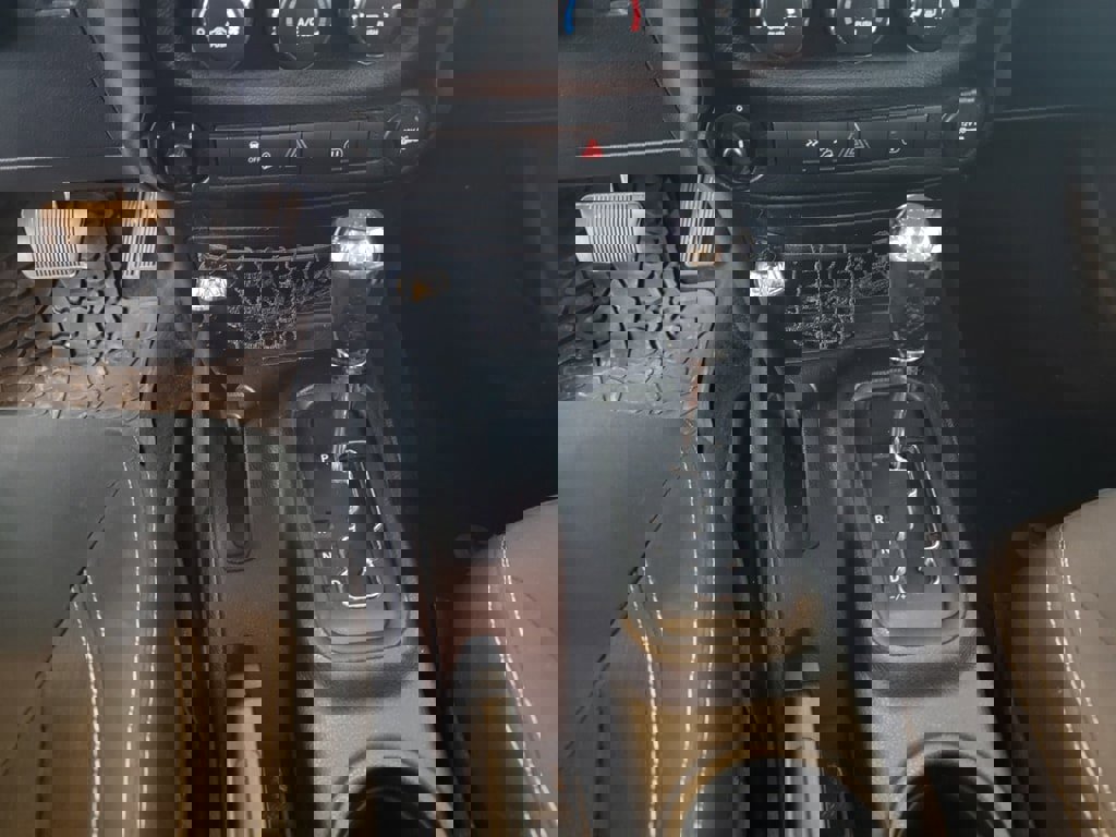 Used 2018 Jeep Wrangler Unlimited Rubicon w/ Connectivity Group image 28