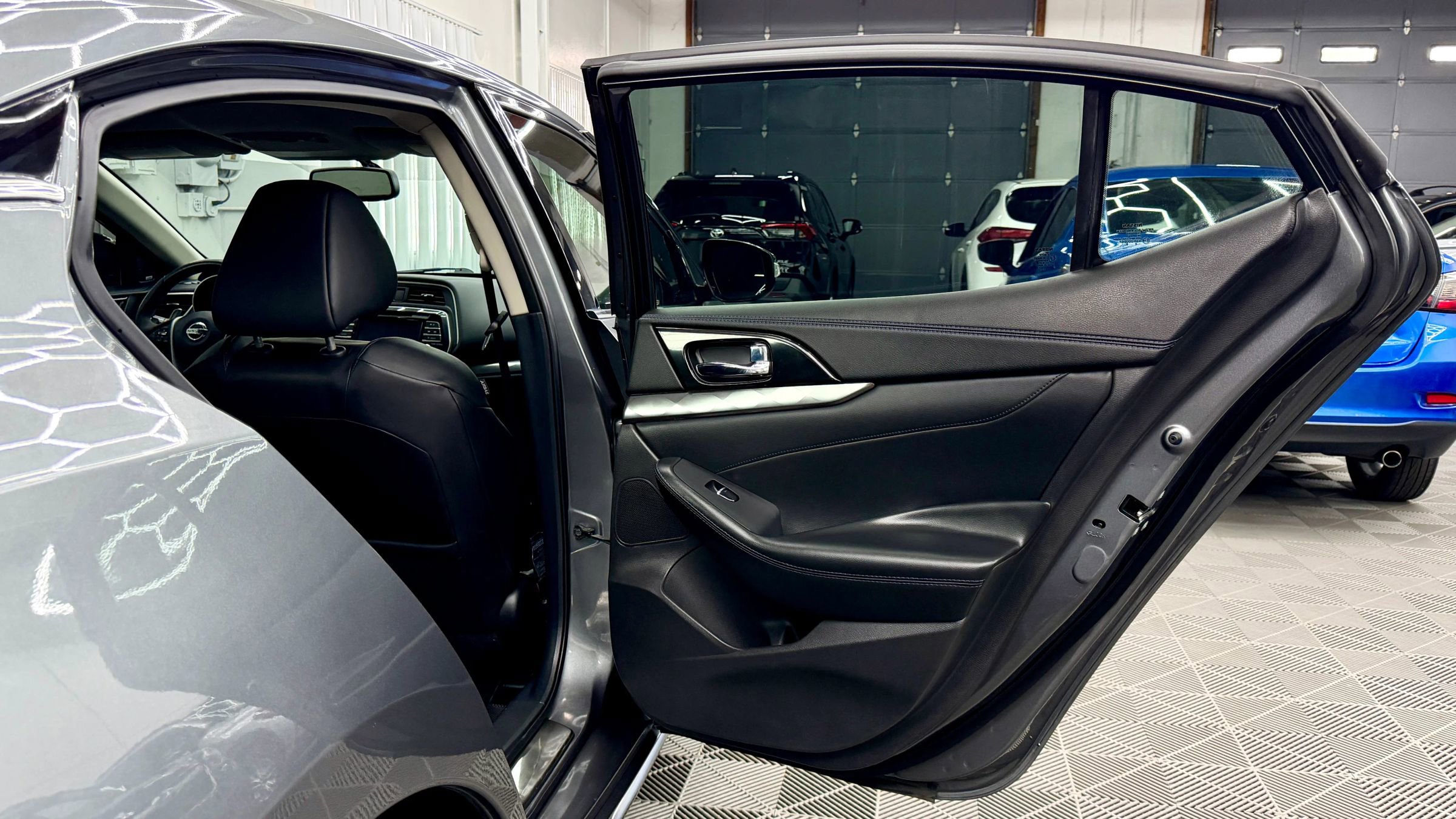 Used 2017 Nissan Maxima SR w/ Midnight Edition image 8