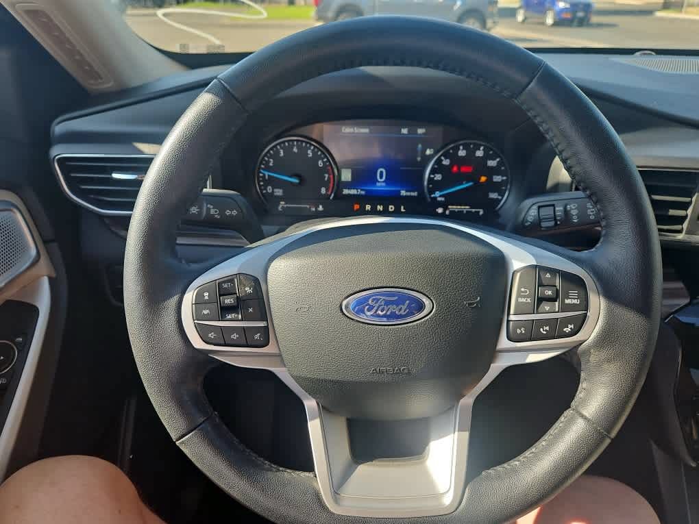 Used 2023 Ford Explorer Limited w/ Limited Technology Package RWD image 16