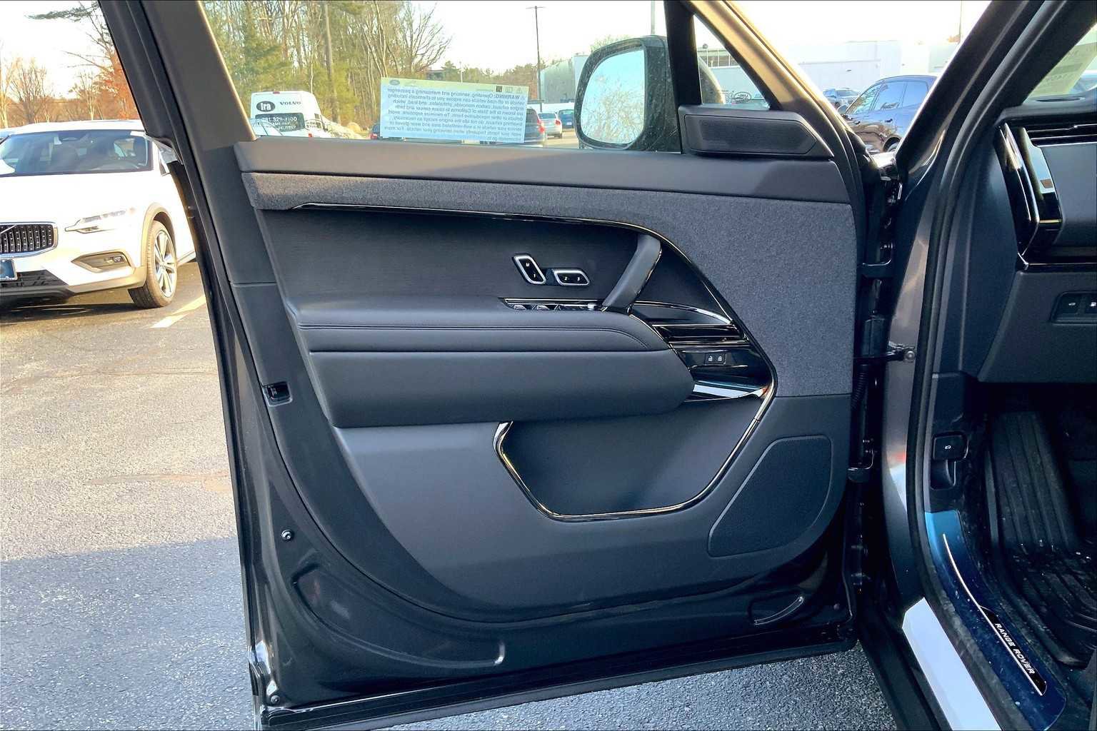 New 2025 Land Rover Range Rover Sport Dynamic SE image 11