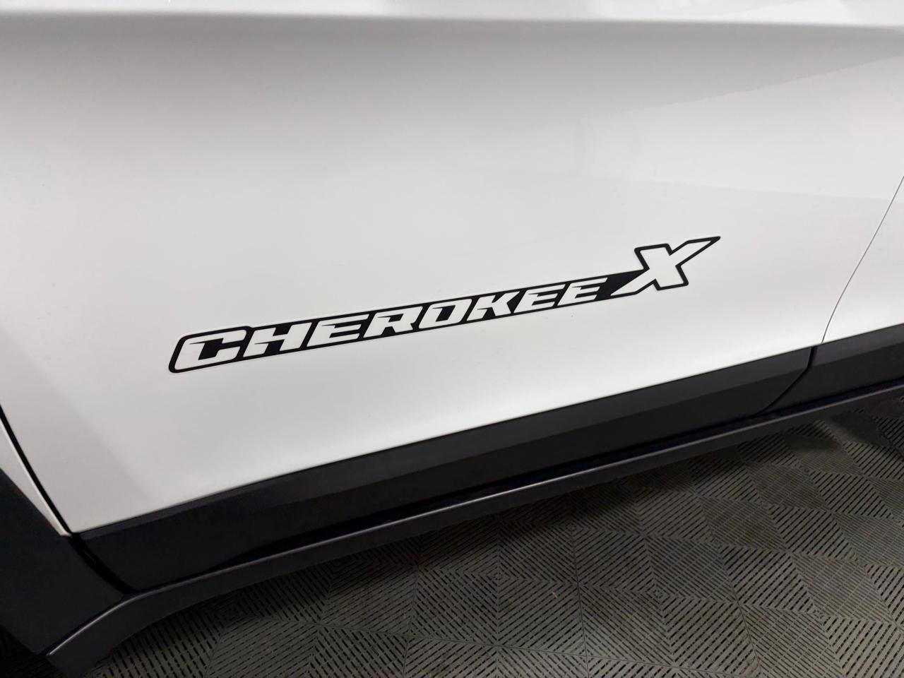 Used 2022 Jeep Cherokee Latitude w/ Trailer Tow Group image 11