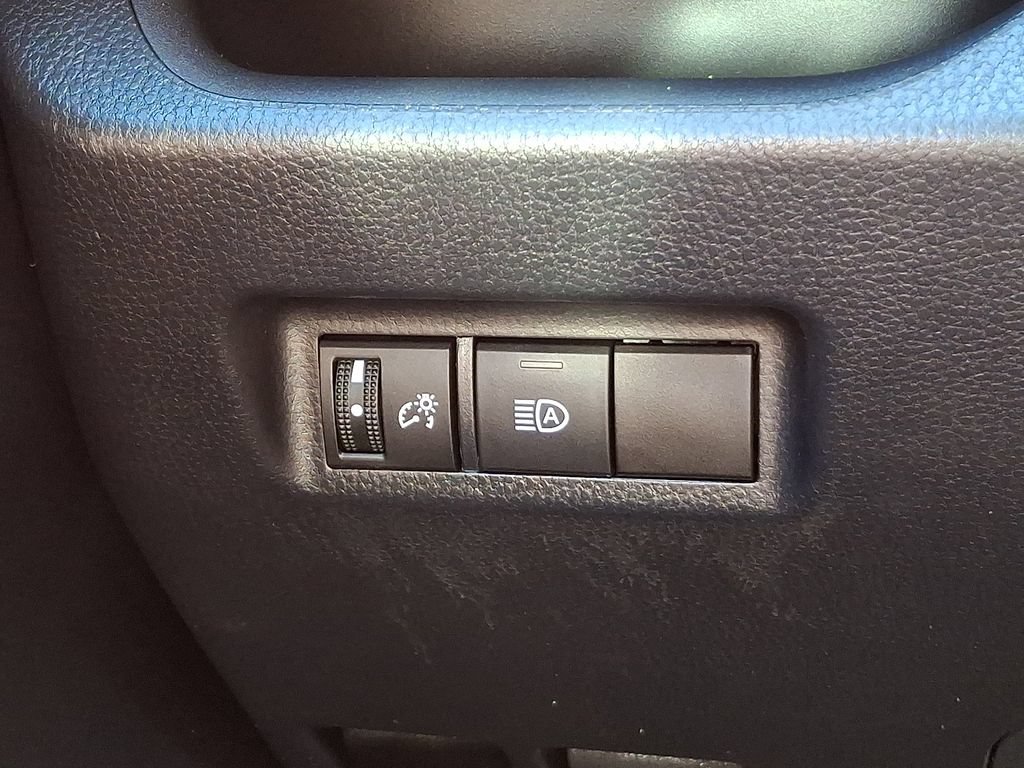 Used 2020 Toyota RAV4 XLE AWD/4WD image 22
