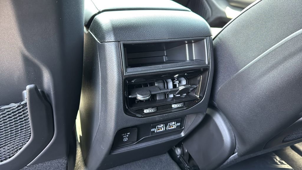 New 2025 Jeep Grand Cherokee Altitude image 12