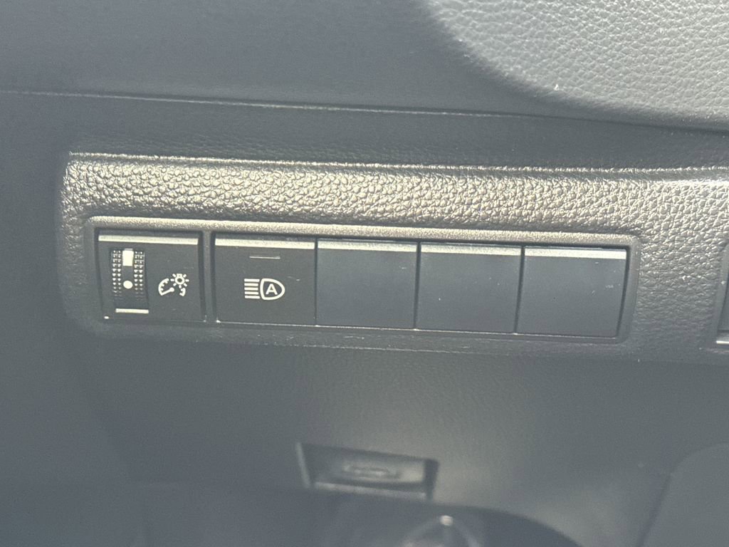 Used 2020 Toyota Corolla LE FWD image 31