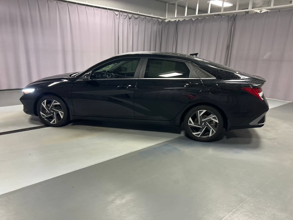 Used 2024 Hyundai Elantra Limited FWD image 4