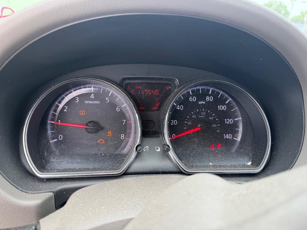 Used 2012 Nissan Versa SV FWD image 14