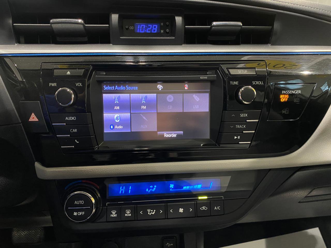 Used 2015 Toyota Corolla LE image 14