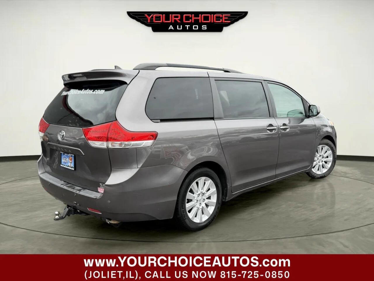 Used 2014 Toyota Sienna XLE w/ XLE Premium Package image 6