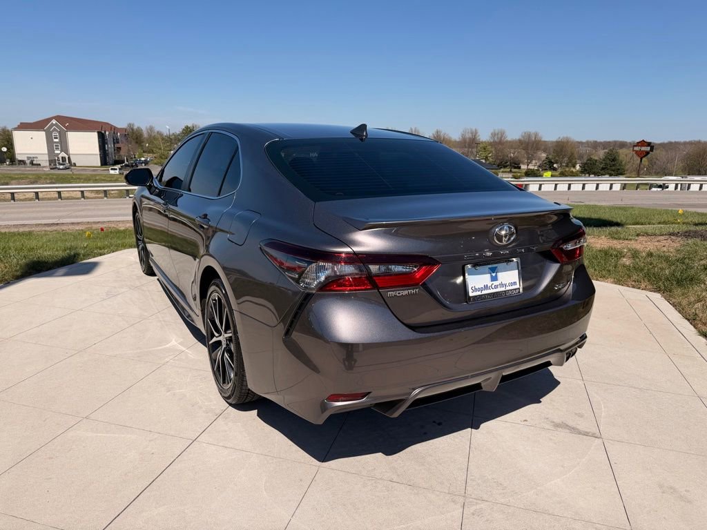 Used 2022 Toyota Camry SE w/ Convenience Package image 3