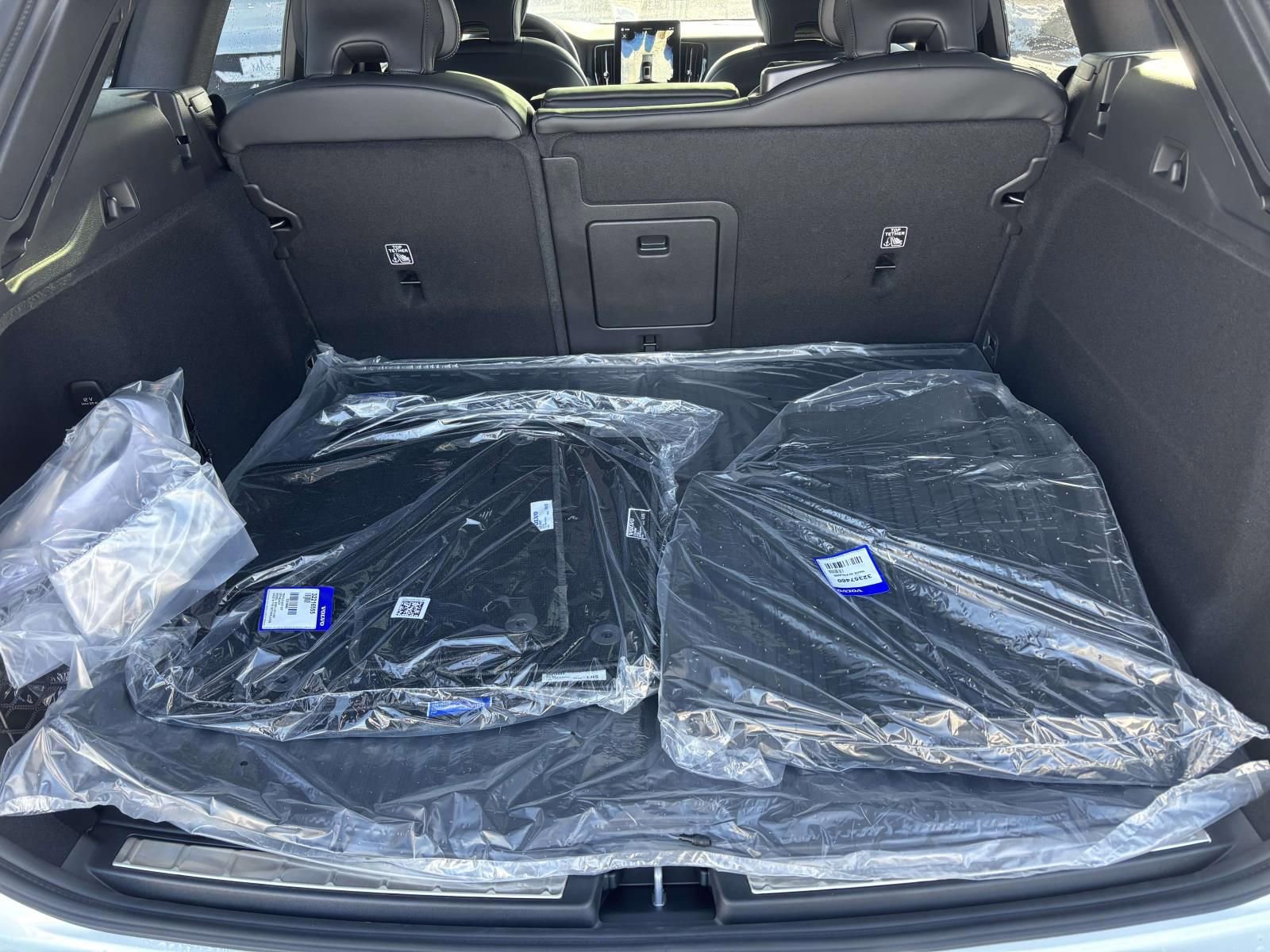 New 2026 Volvo XC60 T8 Ultra w/ Protection Package Premier image 9