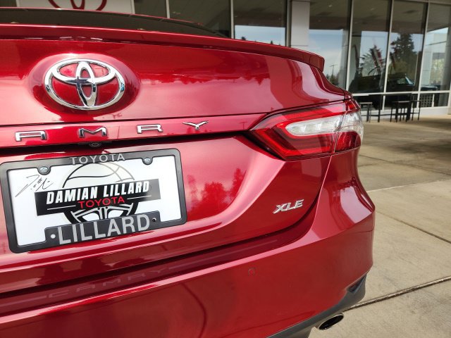 Certified 2018 Toyota Camry XLE FWD image 13