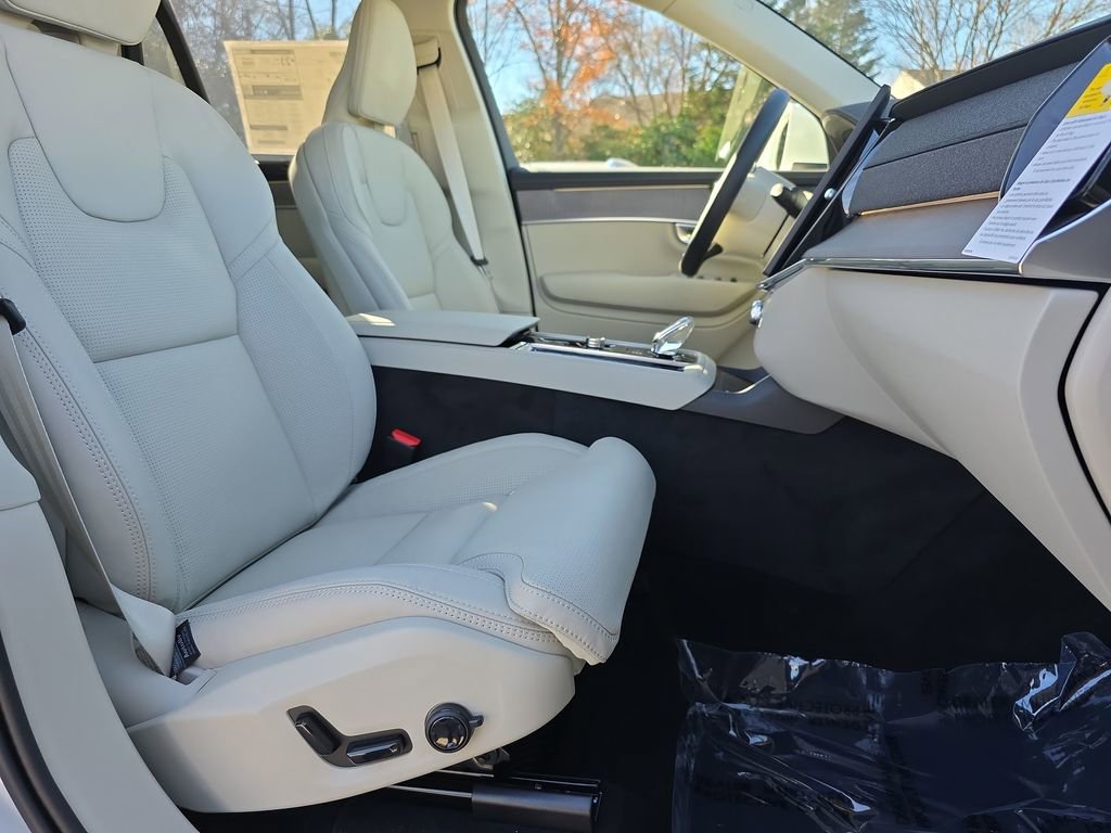 New 2026 Volvo XC90 B6 Ultra w/ Protection Package image 18