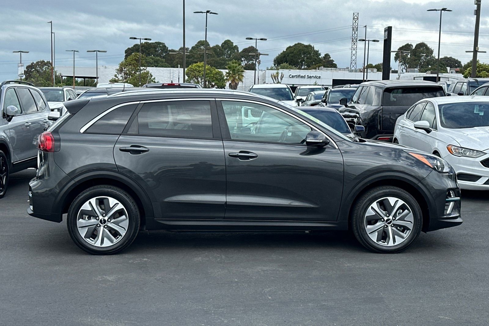 Used 2022 Kia Niro EX Premium image 4