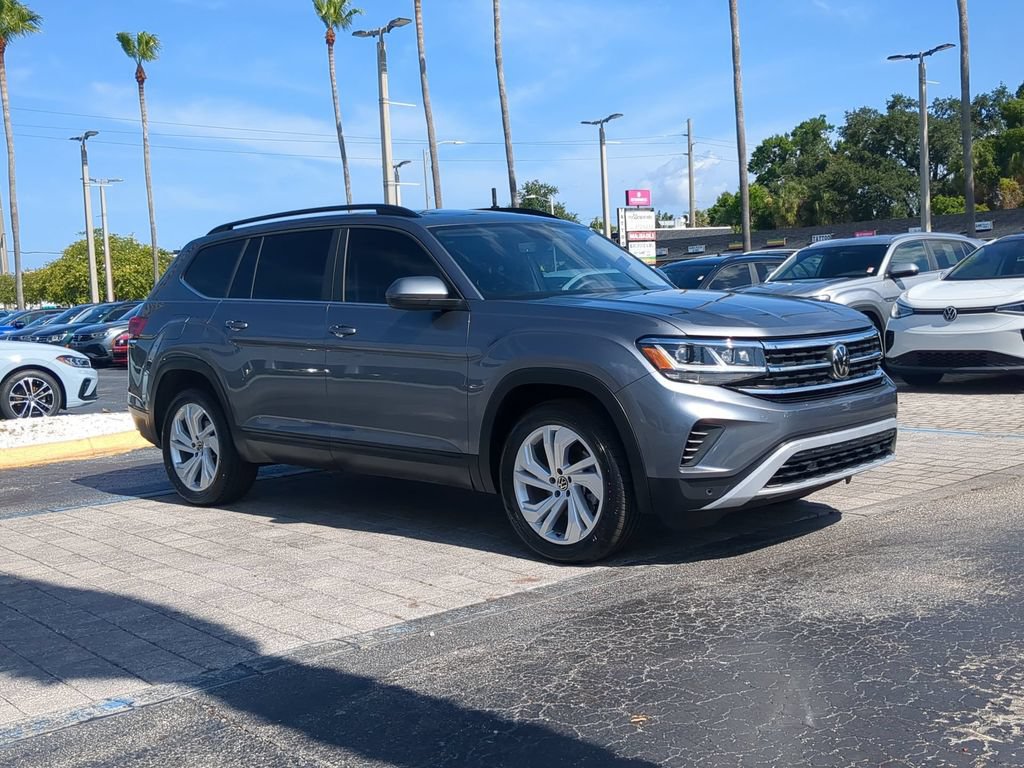 Used 2023 Volkswagen Atlas SE w/ Panoramic Sunroof Package FWD image 2