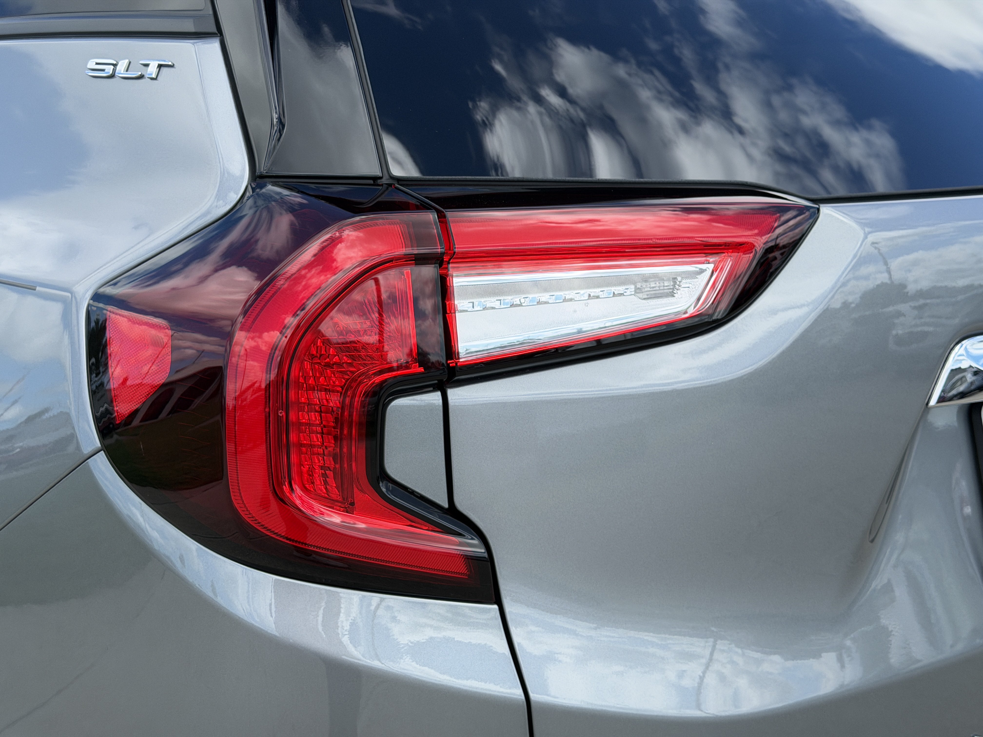 Used 2024 GMC Terrain SLT w/ Tech Package AWD/4WD image 9