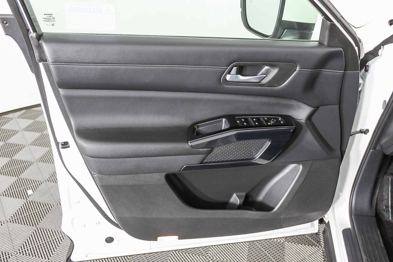 Used 2022 Nissan Pathfinder SV image 22