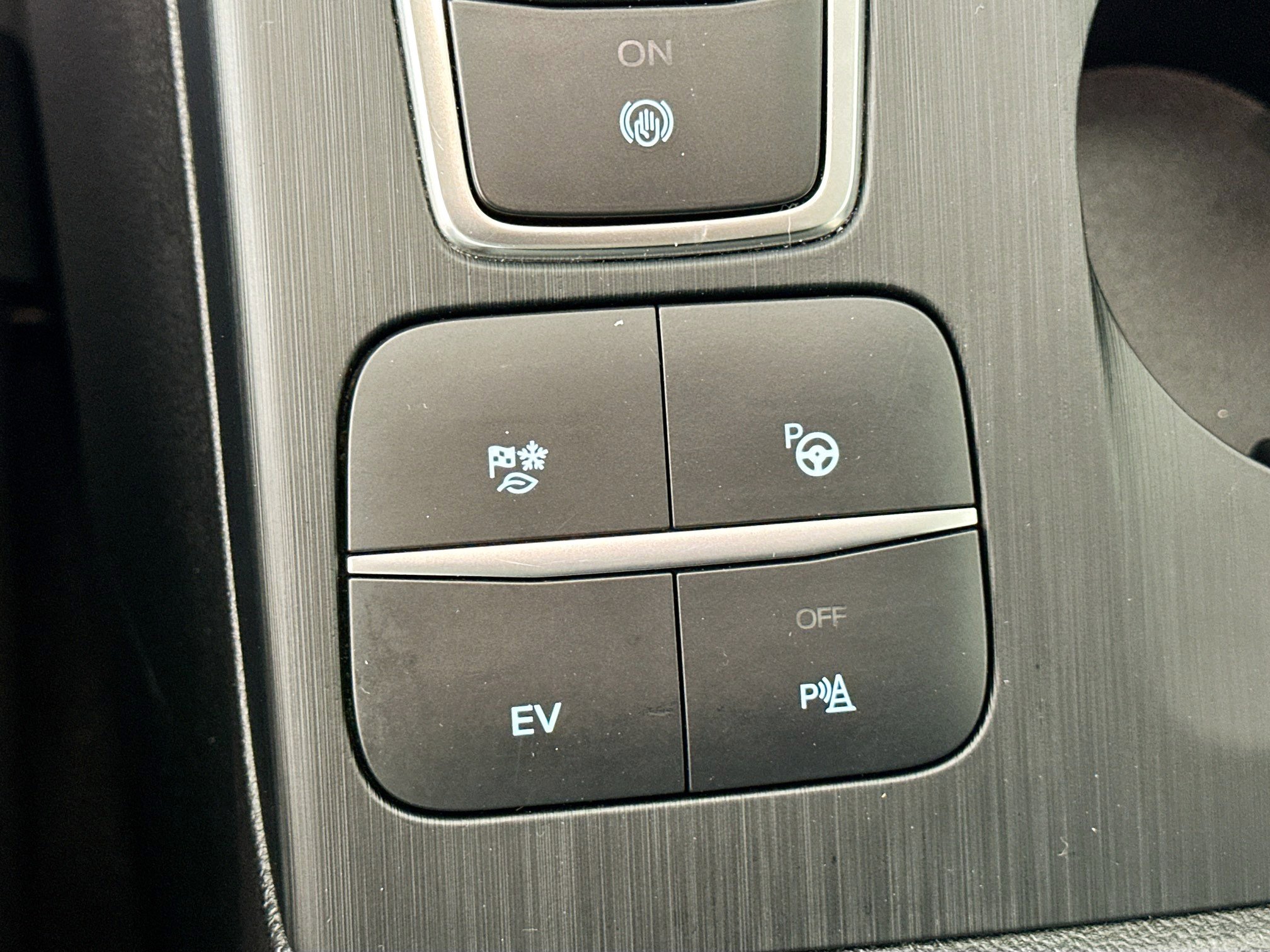 Used 2022 Ford Escape Titanium w/ Titanium Premium Package image 23