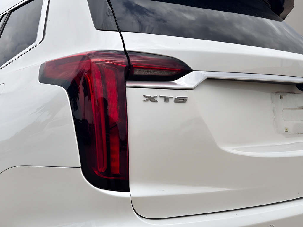 Used 2022 Cadillac XT6 Premium Luxury w/ Technology Package FWD image 28
